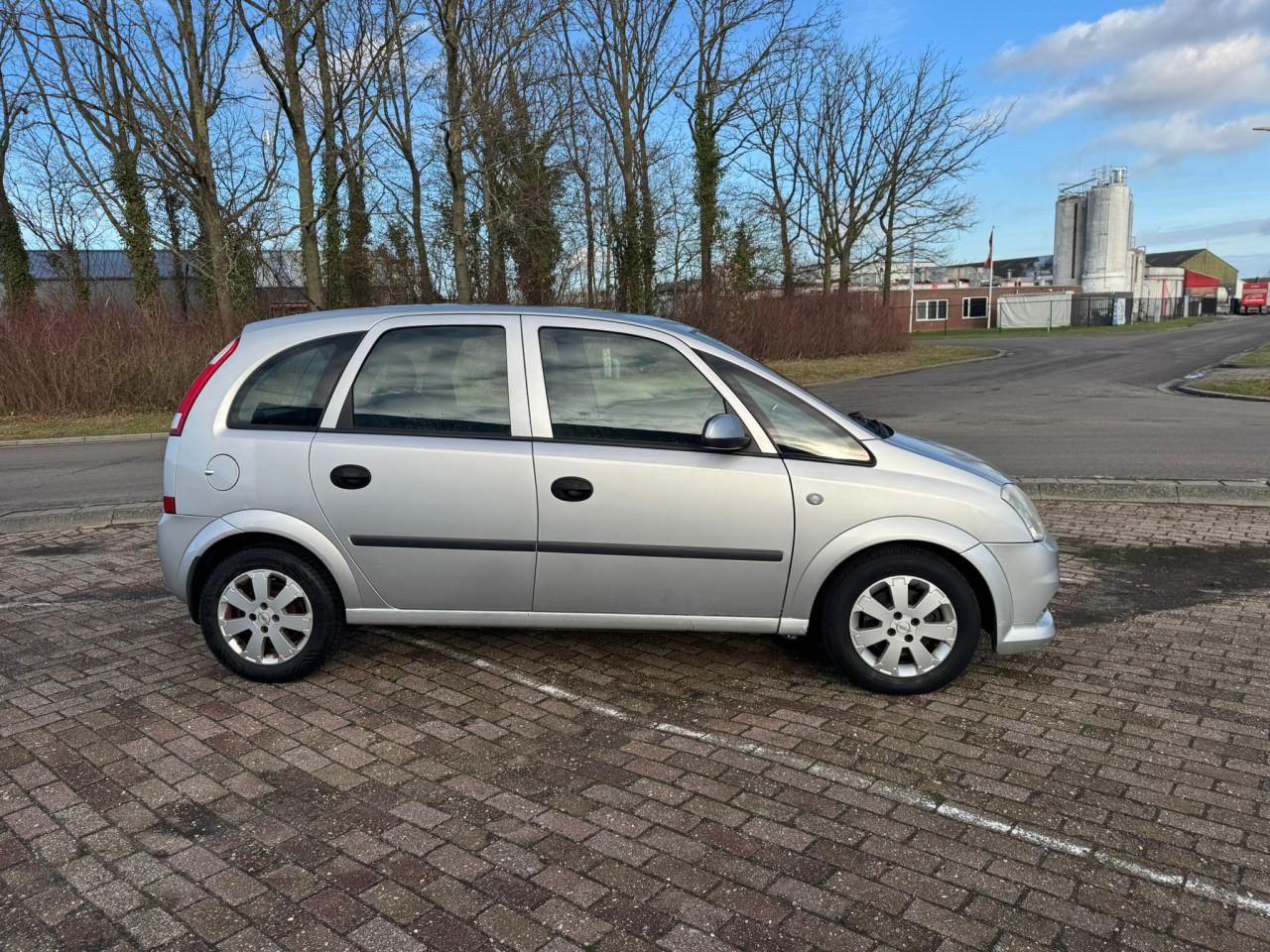 Opel meriva bj 2004  1250 euro