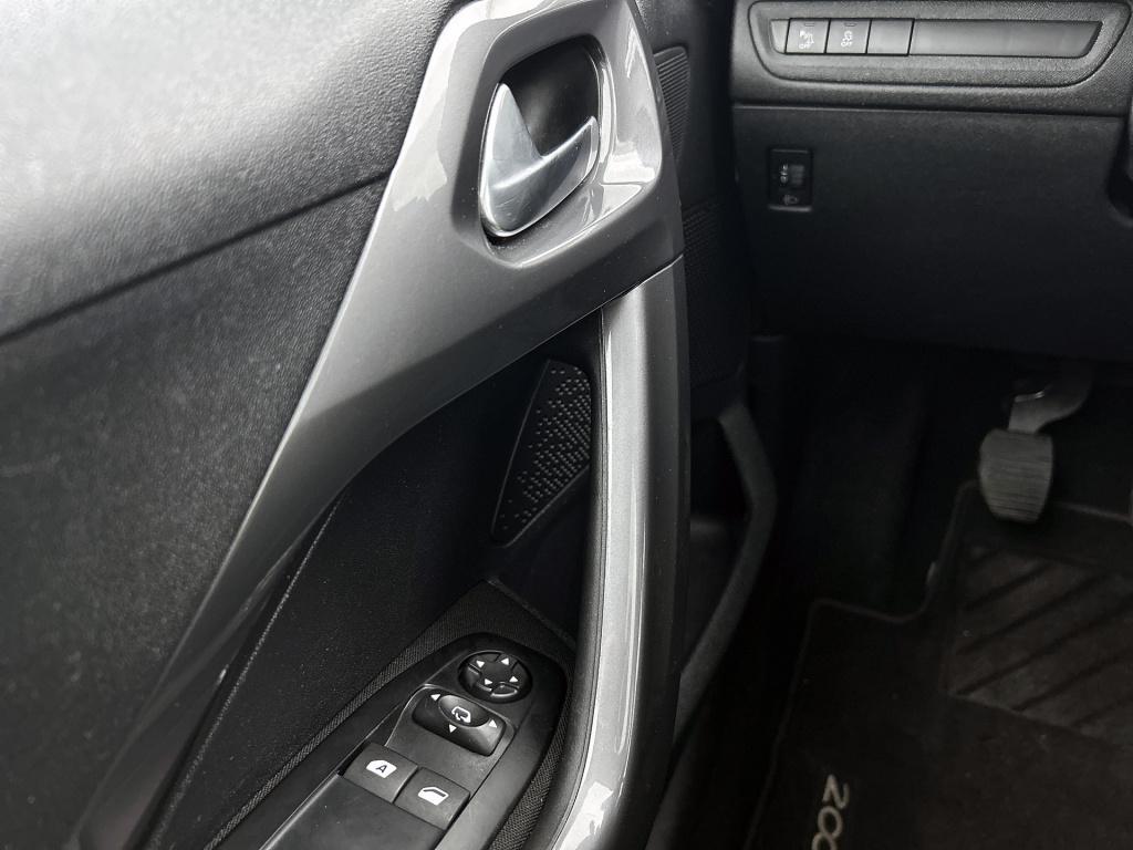 Peugeot 2008 82 pk active | rijklaar | panoramadak | lm velgen | navigatie 