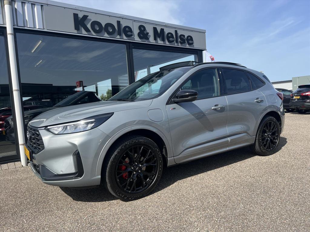 Ford Kuga 2.5 phev 243pk e-cvt st-line x , trekhaak , panodak , winterpack 