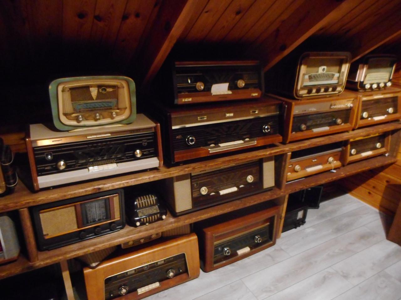 Gezocht voor mijn verzameling/hobby oude radio's ,audio en toebehoren