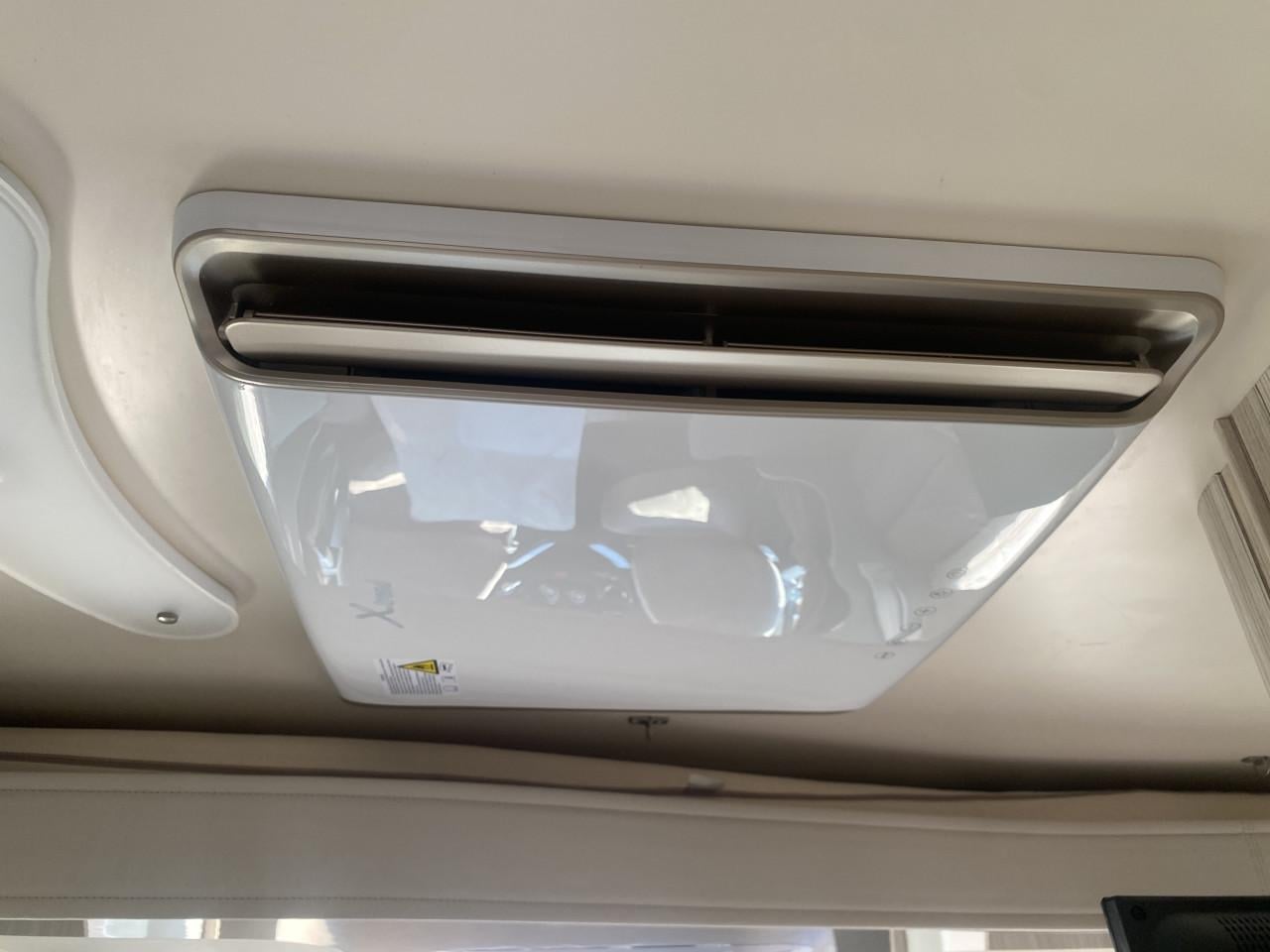 Elnagh T-Loft 450 - Prachtige 4 persoons half-integraal.