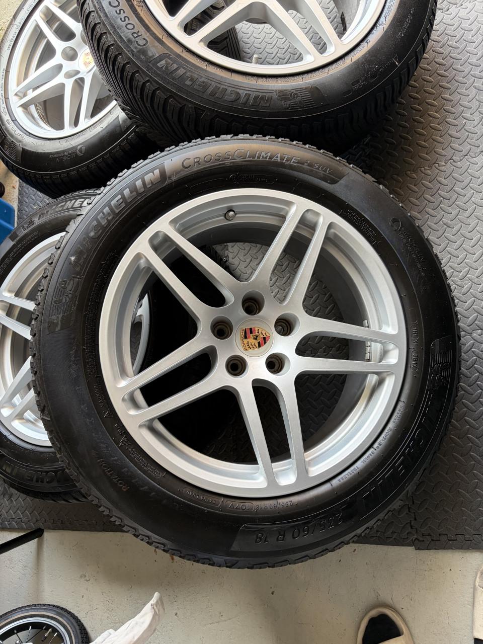 Porsche Macan Originele 18 inch velgen NIEUWSTAAT ALL SEASON