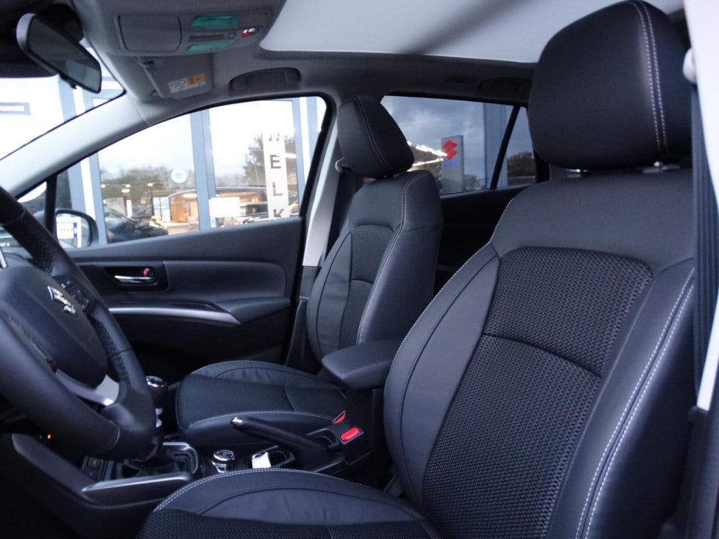 Suzuki Sx4 S-cross 1.4 boosterjet style smart hybrid €2500 suv deals