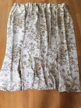 Mooie gordijnen z.g.a.n! Voorzien van haken, 2 stuks voor € 20,00