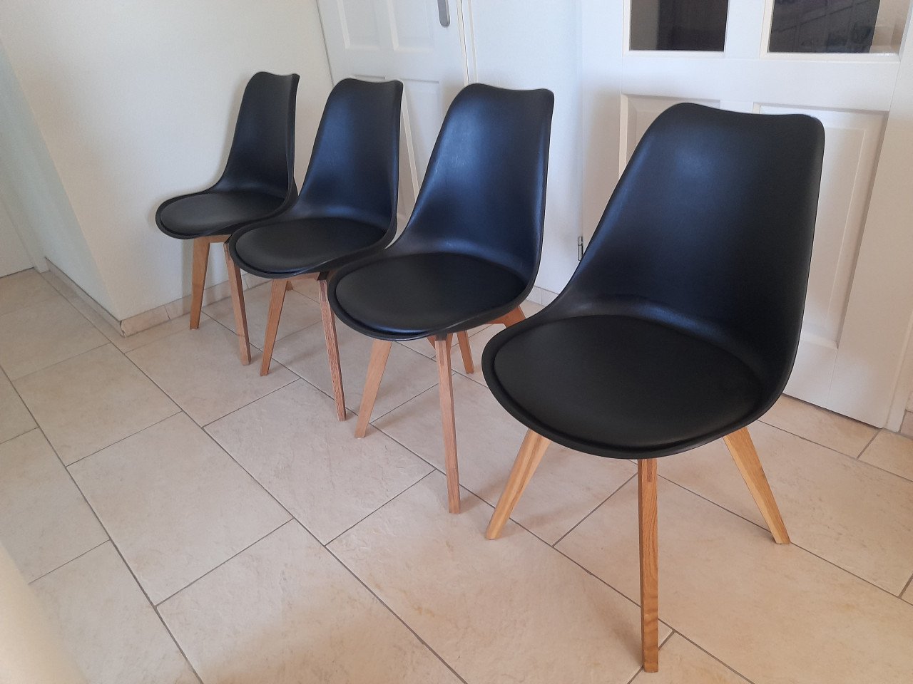 4 Leuke stoelen (in goede staat )