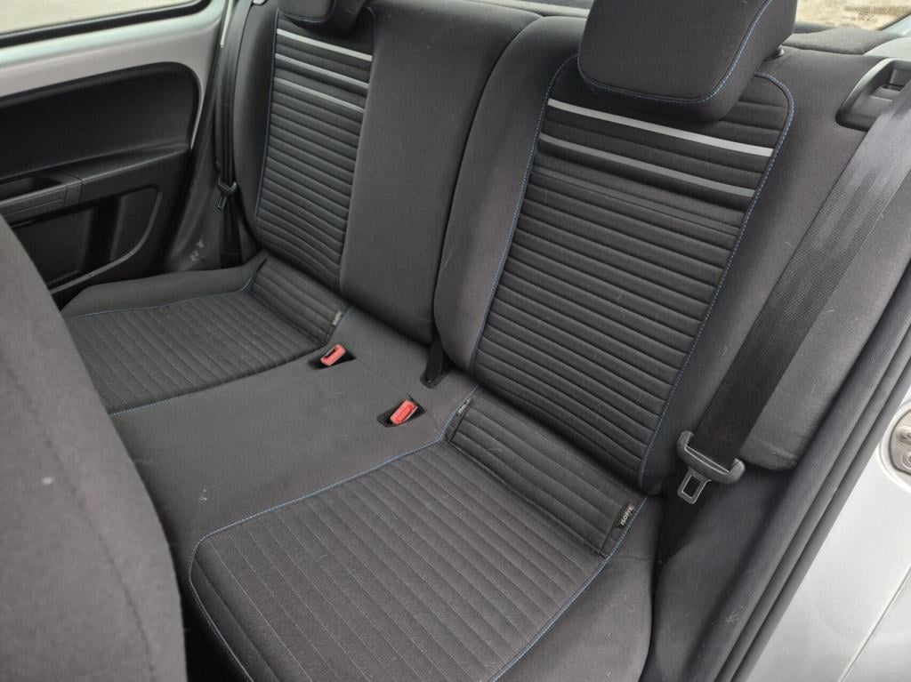 Volkswagen UP! 1.0 cup up! bluemotion / stoelverwarming / cruisecontrol / p