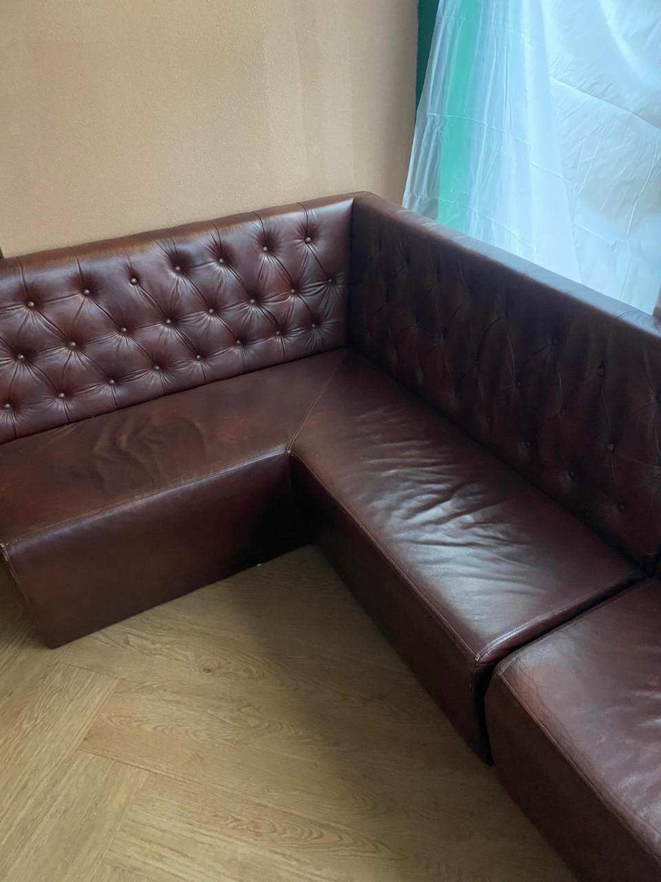 Luxe Chesterfield Horeca Hoekbanken – 8 sets beschikbaar