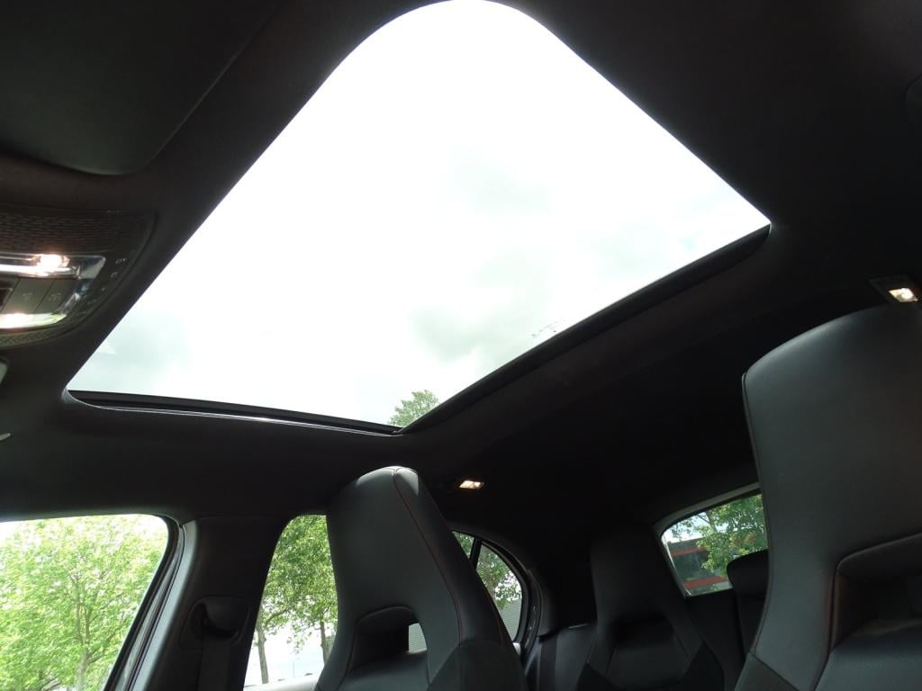 Mercedes-Benz A-Klasse 180 business solution amg | pano | widescreen