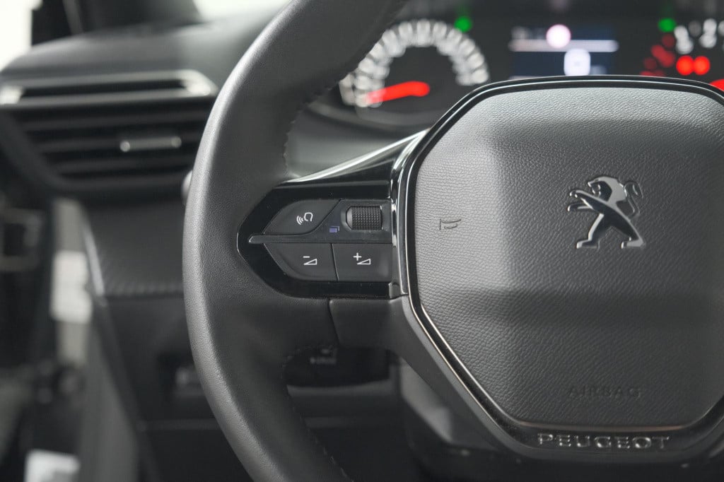 Peugeot 2008 puretech 130 active | camera | apple carplay | parkeersensoren