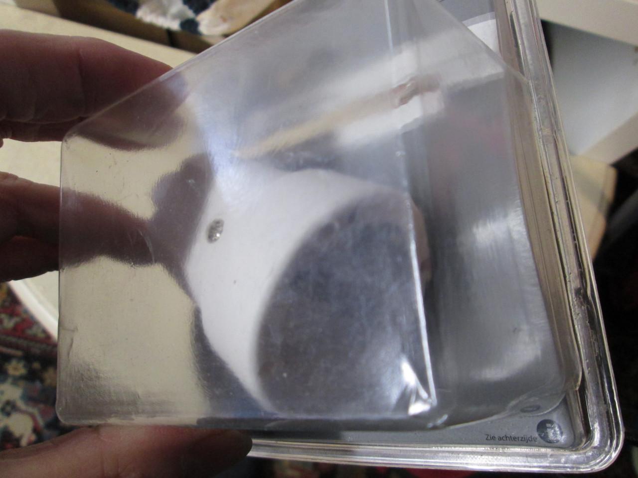 Nieuwe  geaarde stekkers en contra stekkers