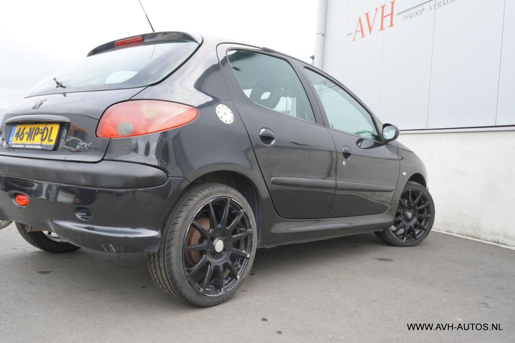 Peugeot 206 1.4-16v gentry premium
