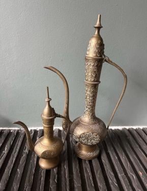 Set van 2 Vintage Messing Indiase Waterkannen met Gravures
