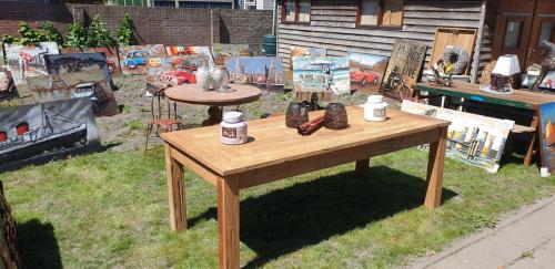 DECORATIE, KASTEN, VERLICHTING, TAFELS, STOELEN, 3Z FACTORY ARNEMUIDEN,