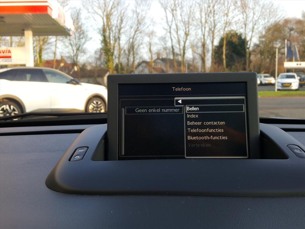 Peugeot 3008 style 1.2pt-130pk trekhaak | navigatie | cruise & climate cont