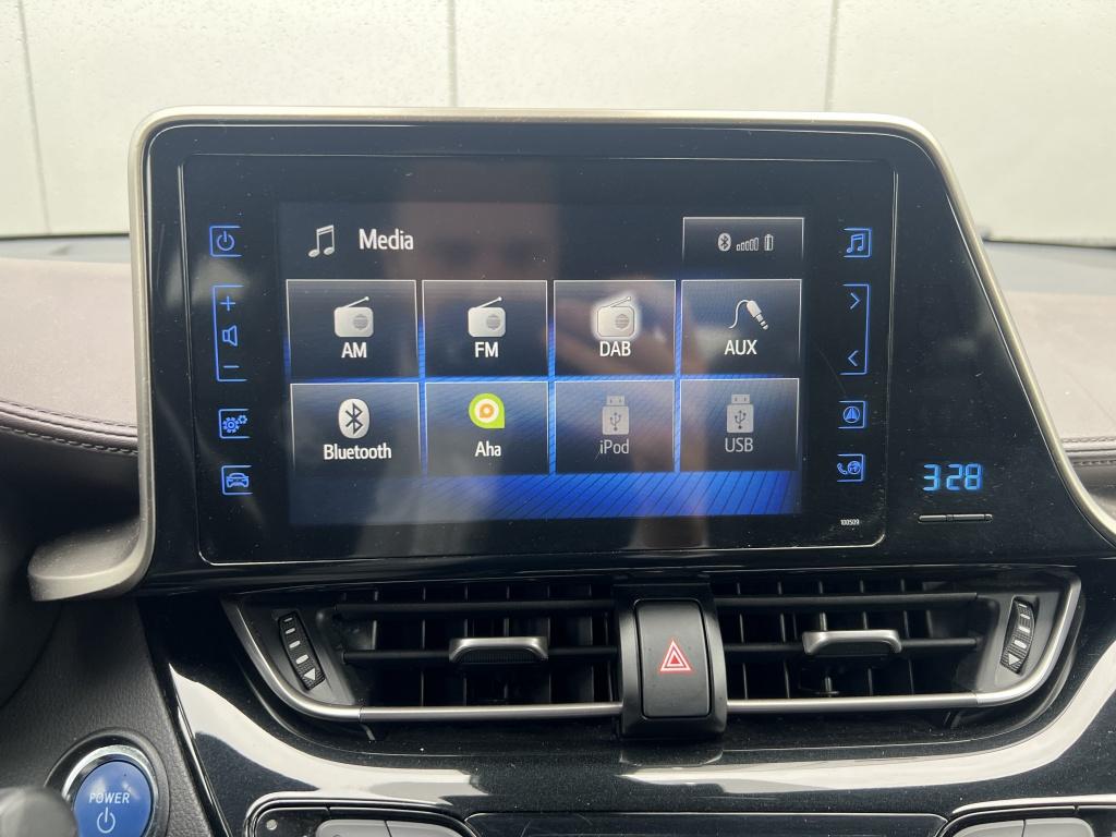 Toyota C-hr 1.8 hybrid executive | trekhaak |
