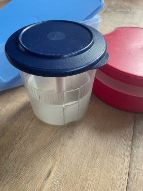 Tupperware 3x Ruilen tegen 2 flessen droge witte wijn.