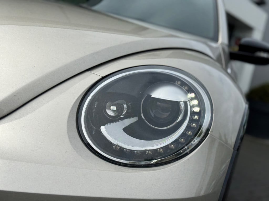 Volkswagen New Beetle cabriolet 2.0 tdi r-line * led * camera * 20 inch