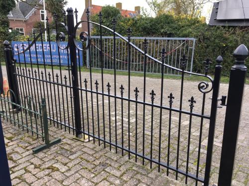 Nieuwe Inrijpoort direct leverbaar 400 cm breed.