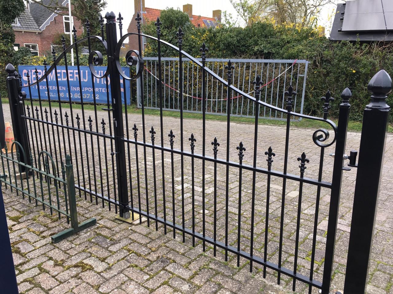 Nieuwe Inrijpoort direct leverbaar 400 cm breed.