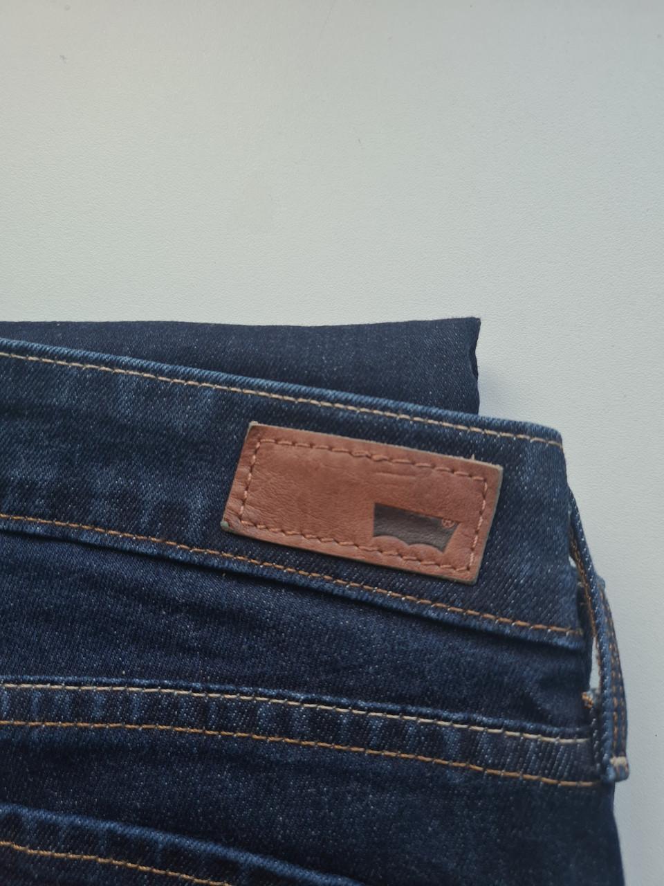 Levis donker blauw W29 / L32( Mt L ) Demi Curve , Mid Rise