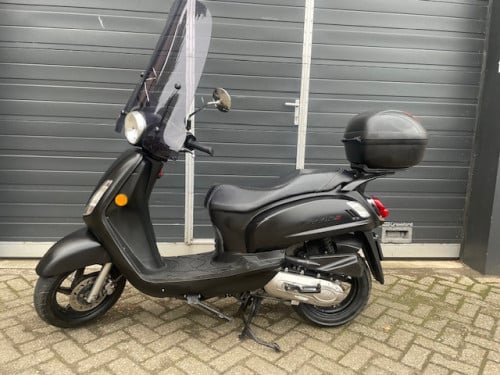 Schitterende SYM FIDDLLE 2 black editon 3300km nu 799 euro