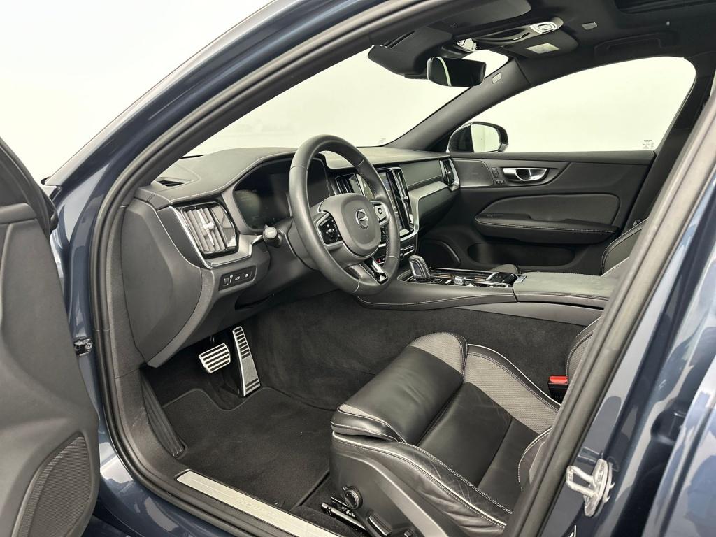 Volvo V60 t6 398pk recharge awd plus dark| long range| pano| 360camera| tre