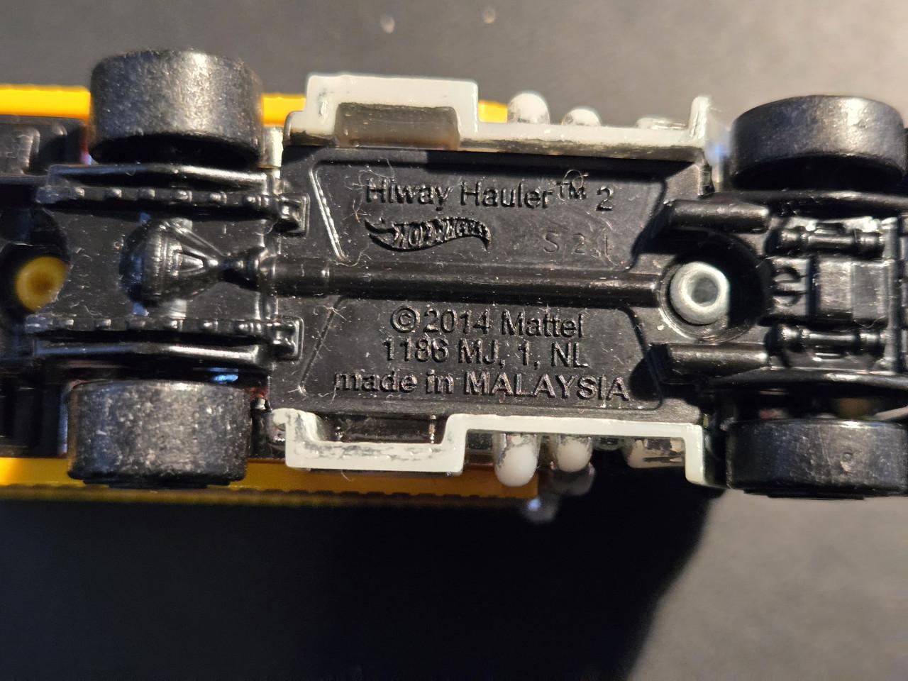 Hot Wheels Hiway Hauler 2 die-cast speelgoedvoertuig. 2014