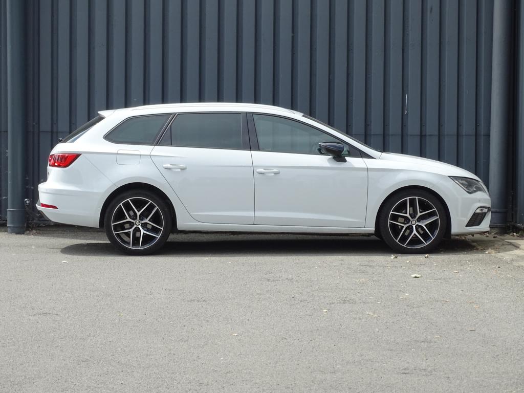 Seat Leon st 1.5 tsi fr business intense automaat | full led | pano | apple