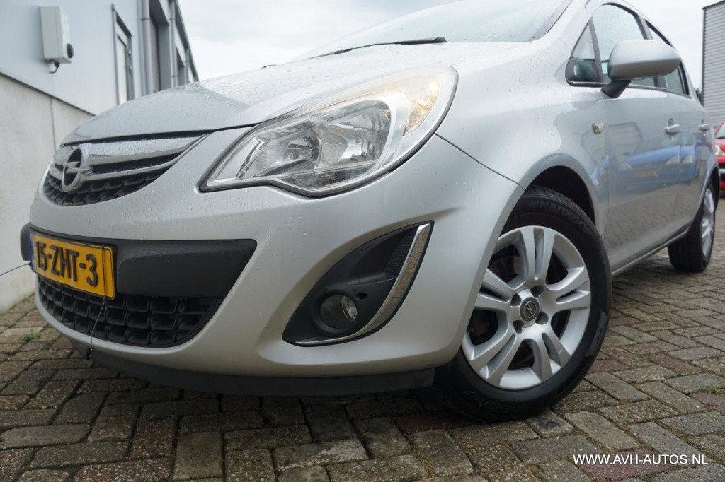 Opel Corsa 1.2-16v cosmo