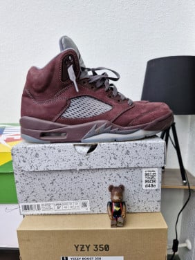 Jordan Burgundy maat 43