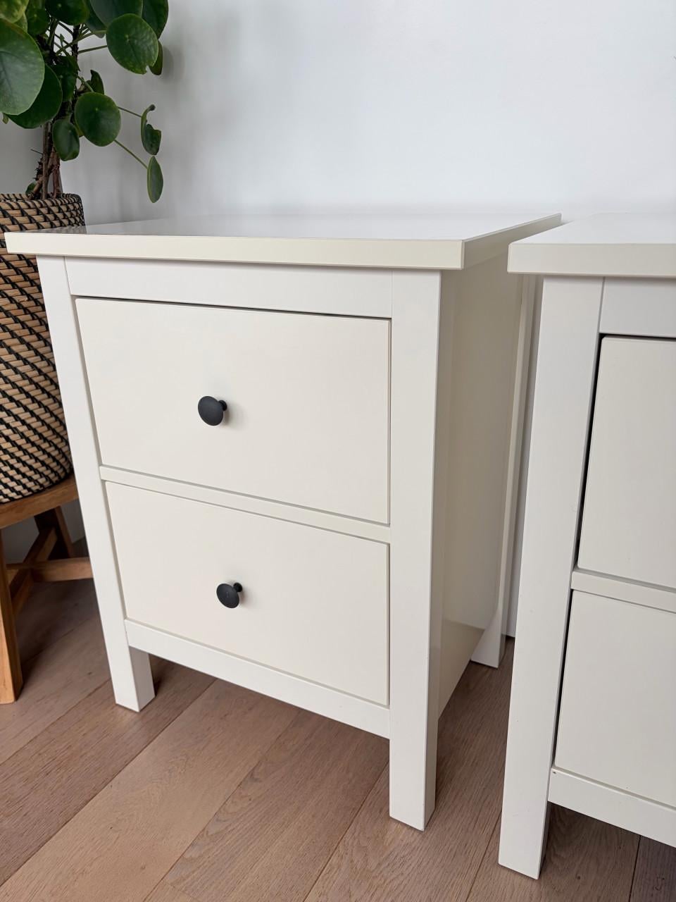 2x Ikea Hemnes nachtkastjes