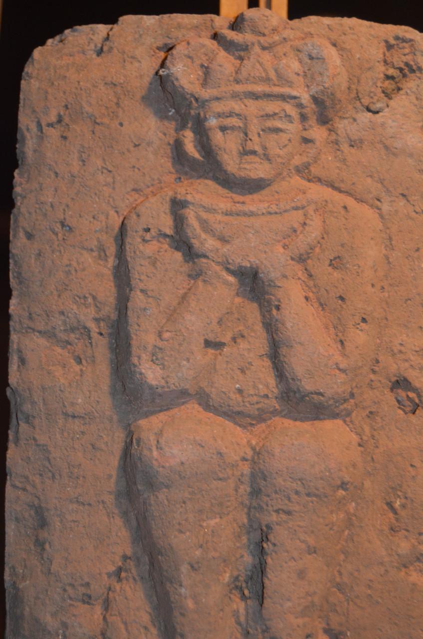 Terracotta gevelsteen Majapahit O. Java 13e - 15e eeuw