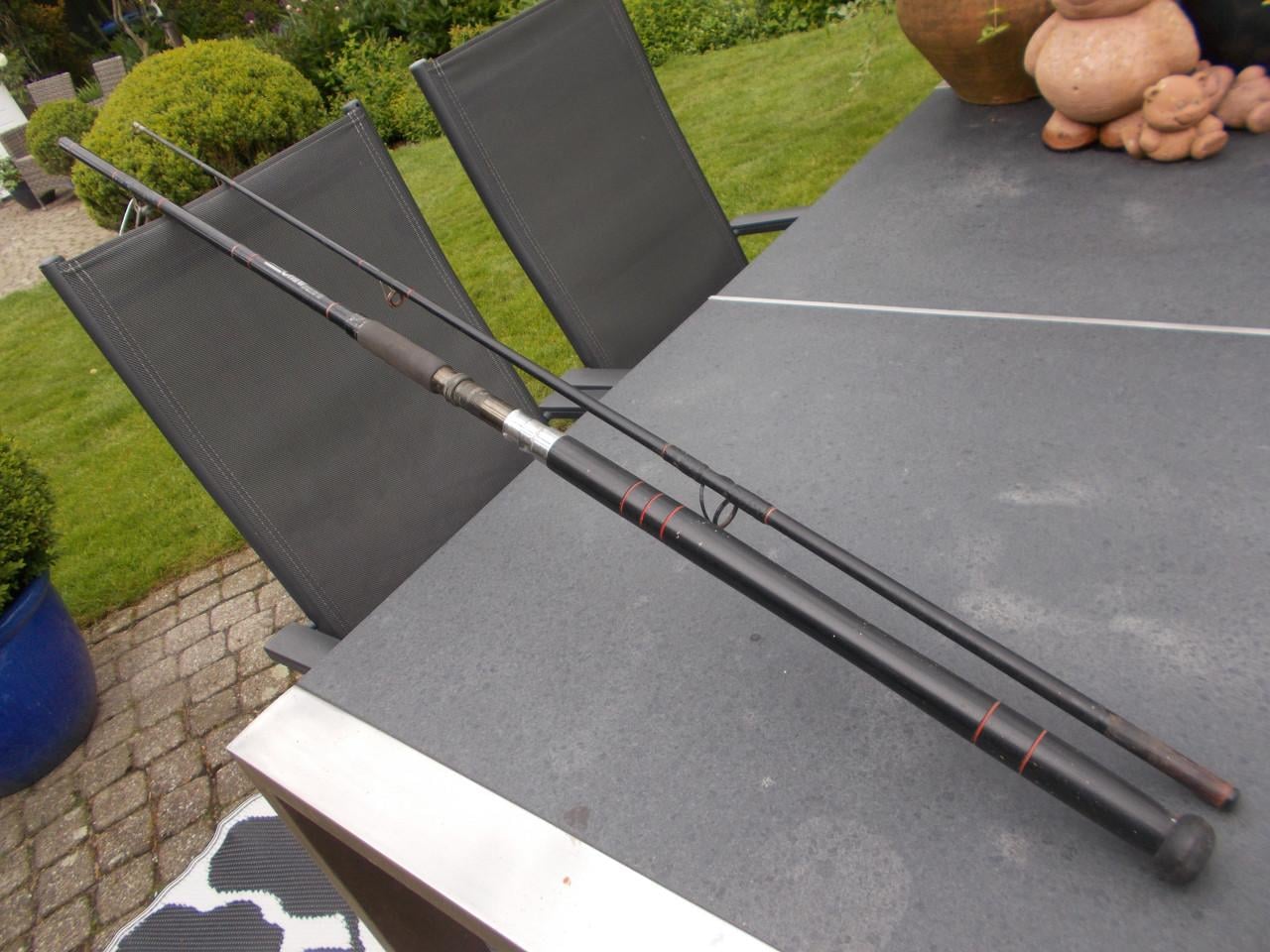 Tweedelige boothengel, lengte 270 cm , werpgewicht 250 gram
