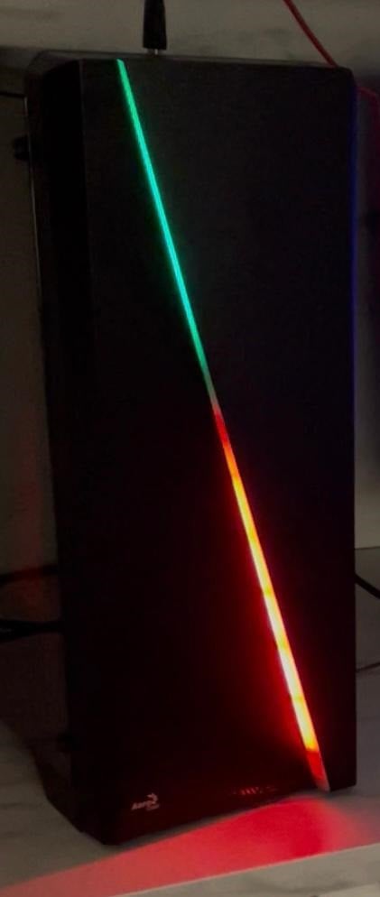 Gaming PC + Monitor + toetsenbord + muis + HDMI kabel // Ryzen 5 - 32GB RAM