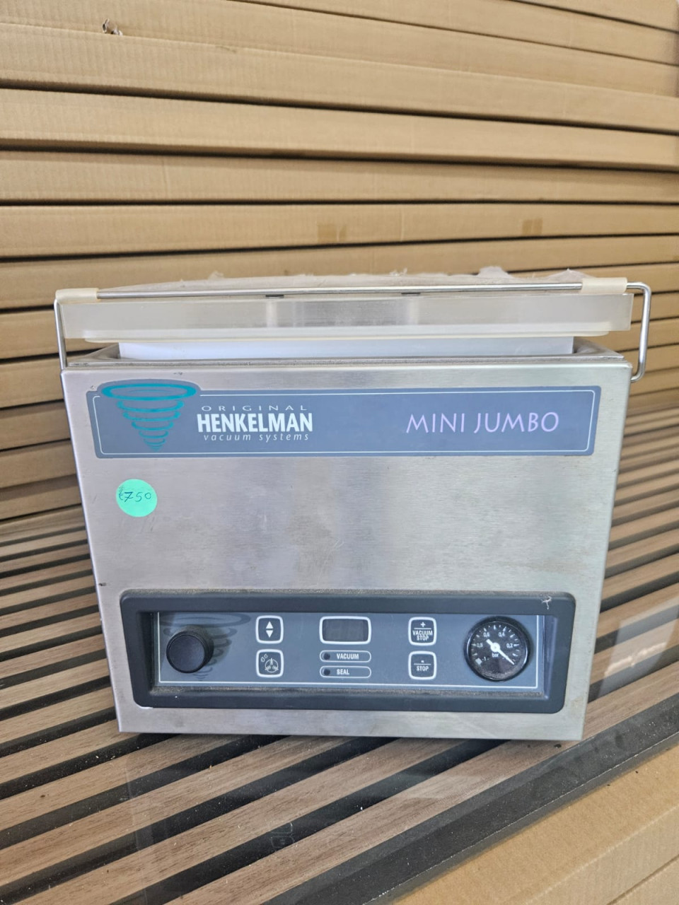 Vacuum machine