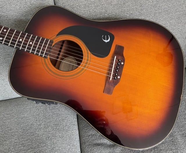 Epiphone akoestische gitaar met.....