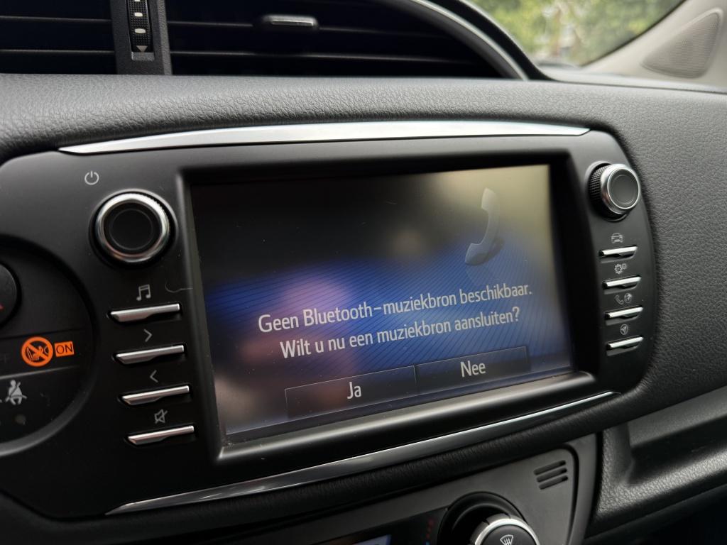 Toyota Yaris 1.5 hybrid - luxe y20 uitvoering - parelmoer wit -