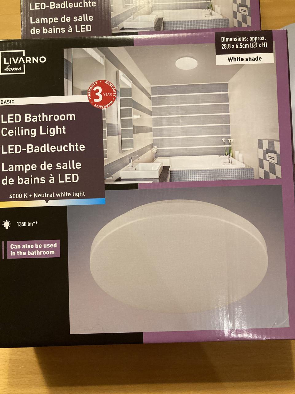 4 Led plafondlampen, geschikt voor badkamer
