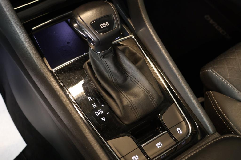 Skoda Kodiaq 1.5 tsi business edition nl auto, trekhaak, stoel en stuur ver