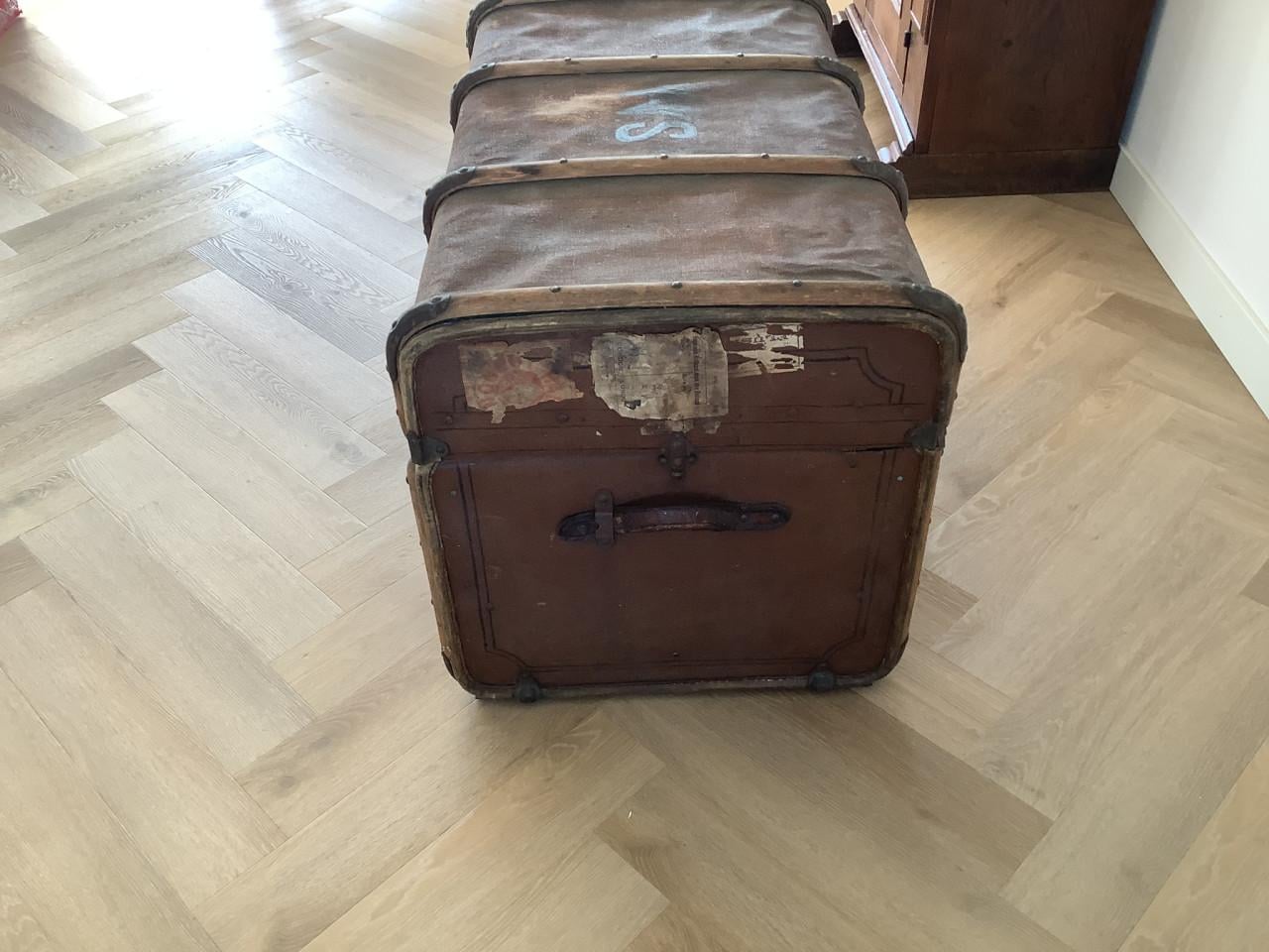 Originele antieke hutkoffer, scheepskoffer.