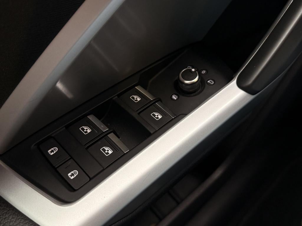 Audi Q3 40 tfsi quattro s-line | matrix | parkeersensoren | drive select | 