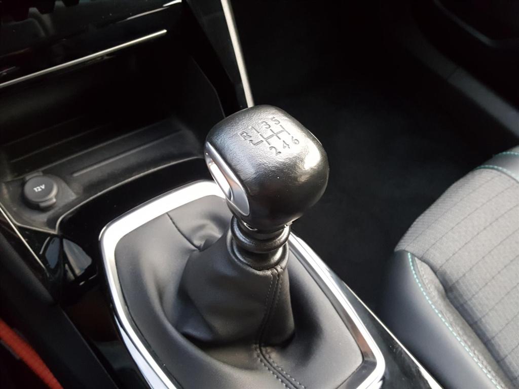 Peugeot 2008 1.2 pt 100pk allure trekhaak afneembaar | navigatie | apple ca