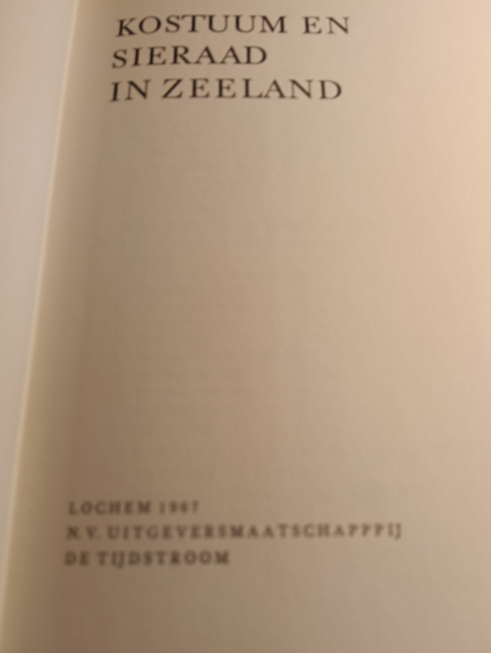 1967 J. de Bree Kostuum en Sieraad in Zeeland.