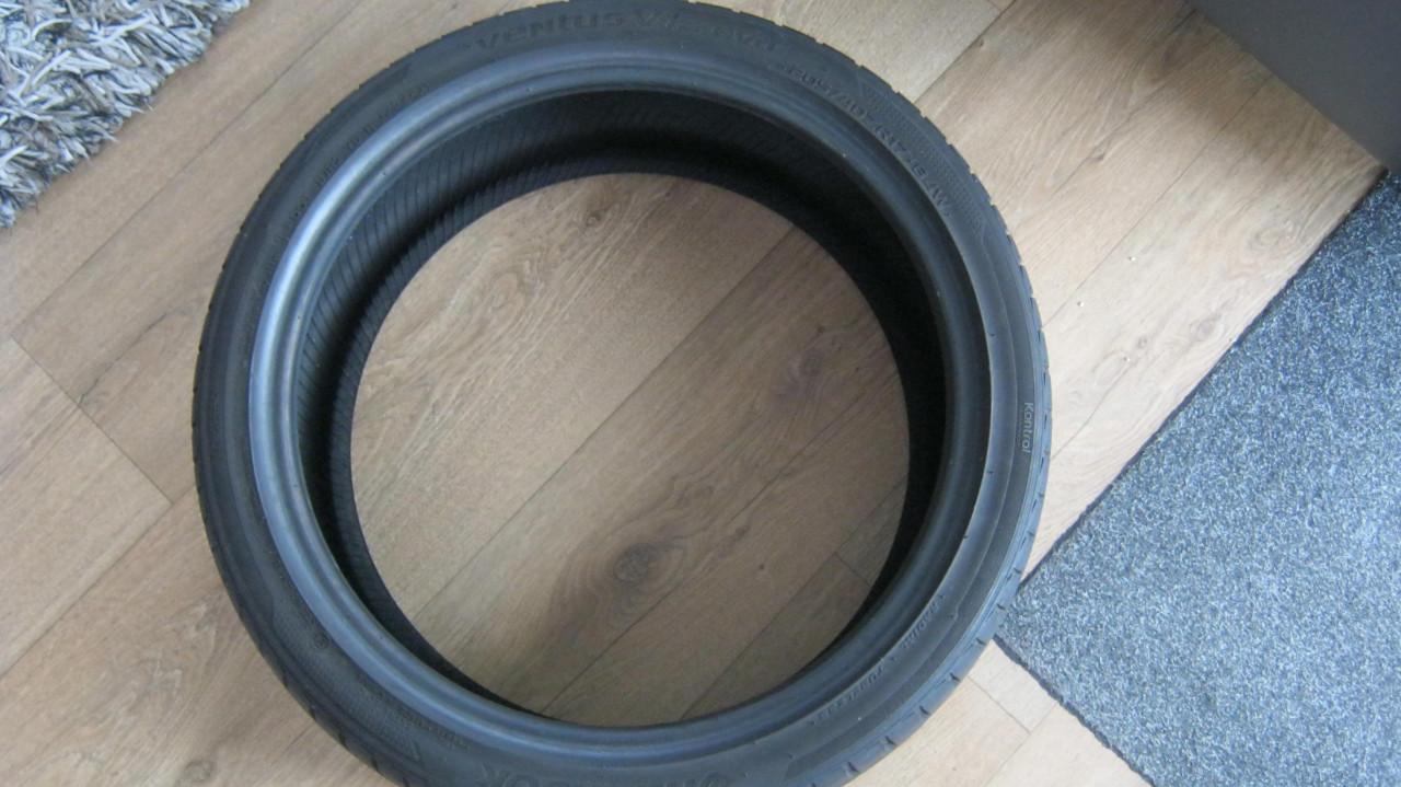 NIEUW 1X HANKOOK V12 EVO2   205 -40=17 VOOR 15 EURO