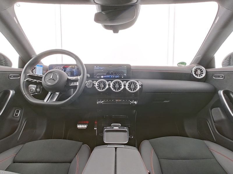 Mercedes-Benz Cla shooting brake 250 e amg face lift plug-in hybride | amg 
