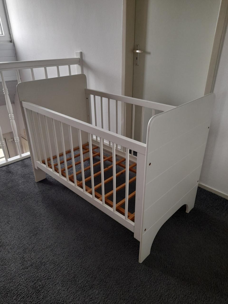 Ledikantje ( in goede staat )