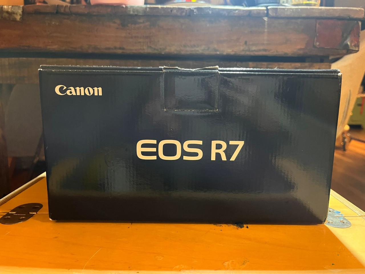 Canon R7 - Hoge kwaliteit systeemcamera, zo goed als nieuw
