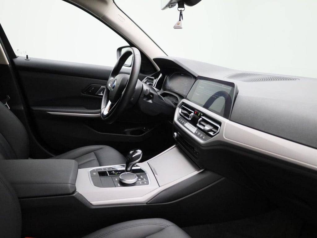 BMW 3-serie touring 330e business edition plus | automaat | navigatie | app