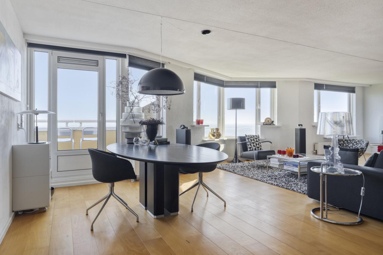 Appartement met zeezicht, 9e verdieping