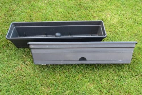 Bloembakken van Elho 3 X 70 cm, 1 X 90 cm en €5,00 per twee